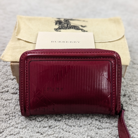 BURBERRY Embossed Patent Leather Raspberry Sorbet Coincase - Picture 10 of 11